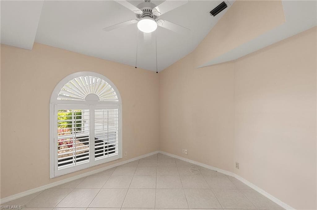 2052 Piccadilly Circus, Naples, FL 34112-17