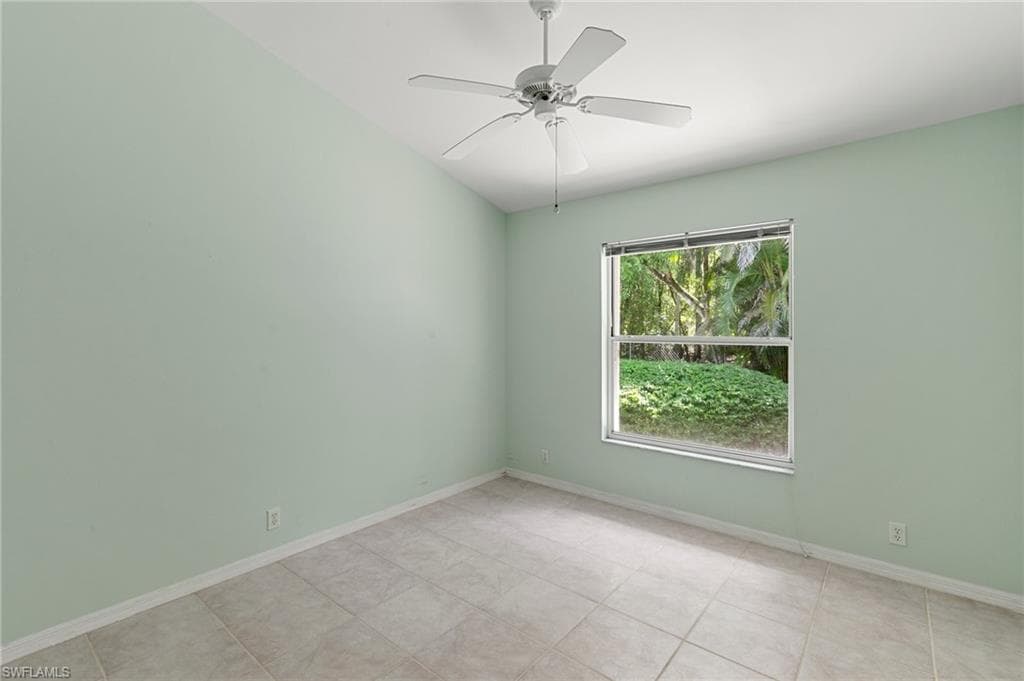 2052 Piccadilly Circus, Naples, FL 34112-18
