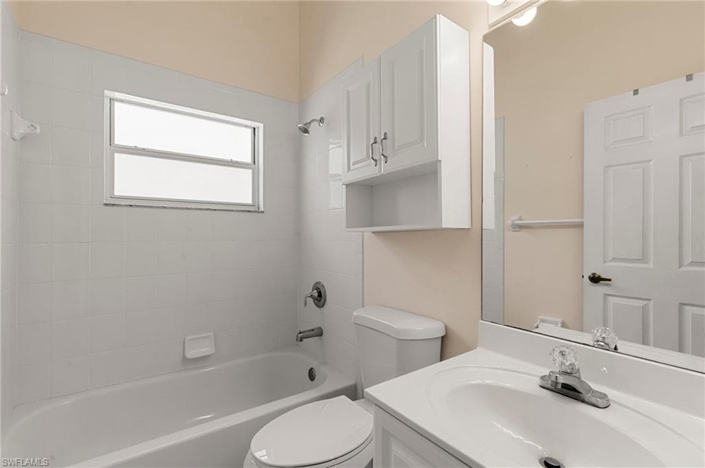 2052 Piccadilly Circus, Naples, FL 34112-20