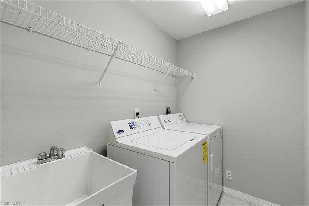 2052 Piccadilly Circus, Naples, FL 34112-21