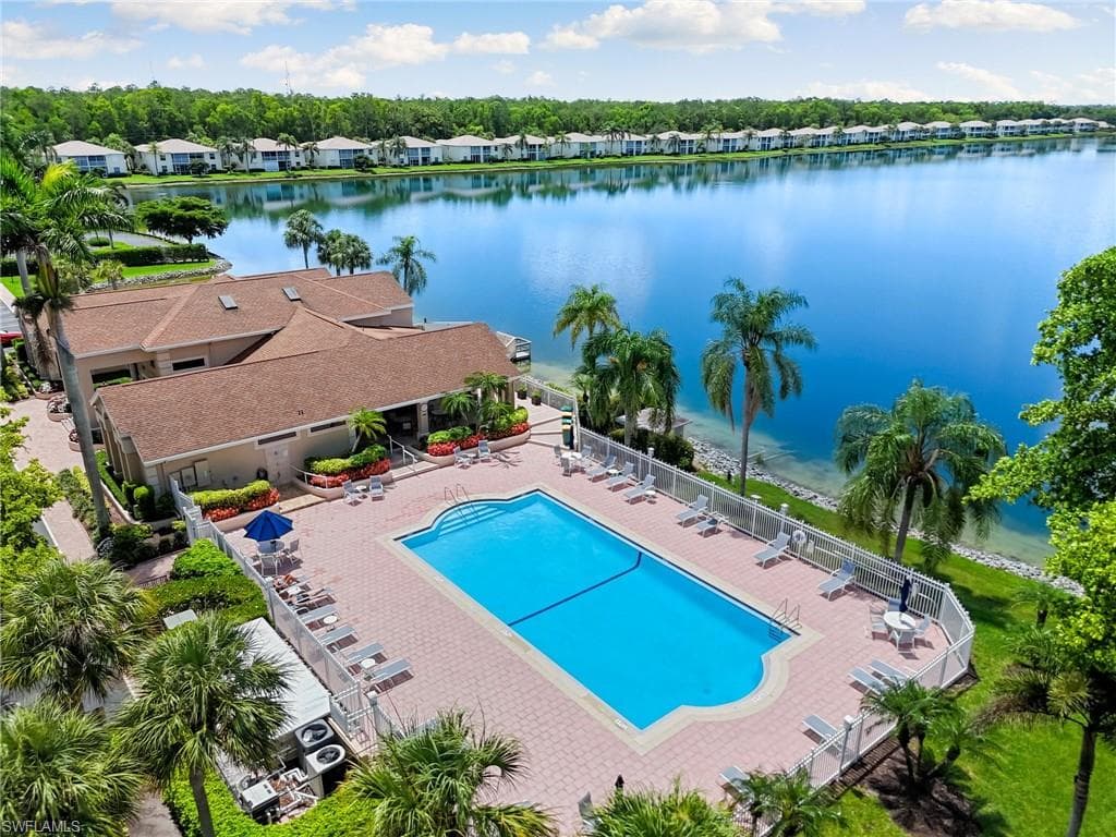 2052 Piccadilly Circus, Naples, FL 34112-26