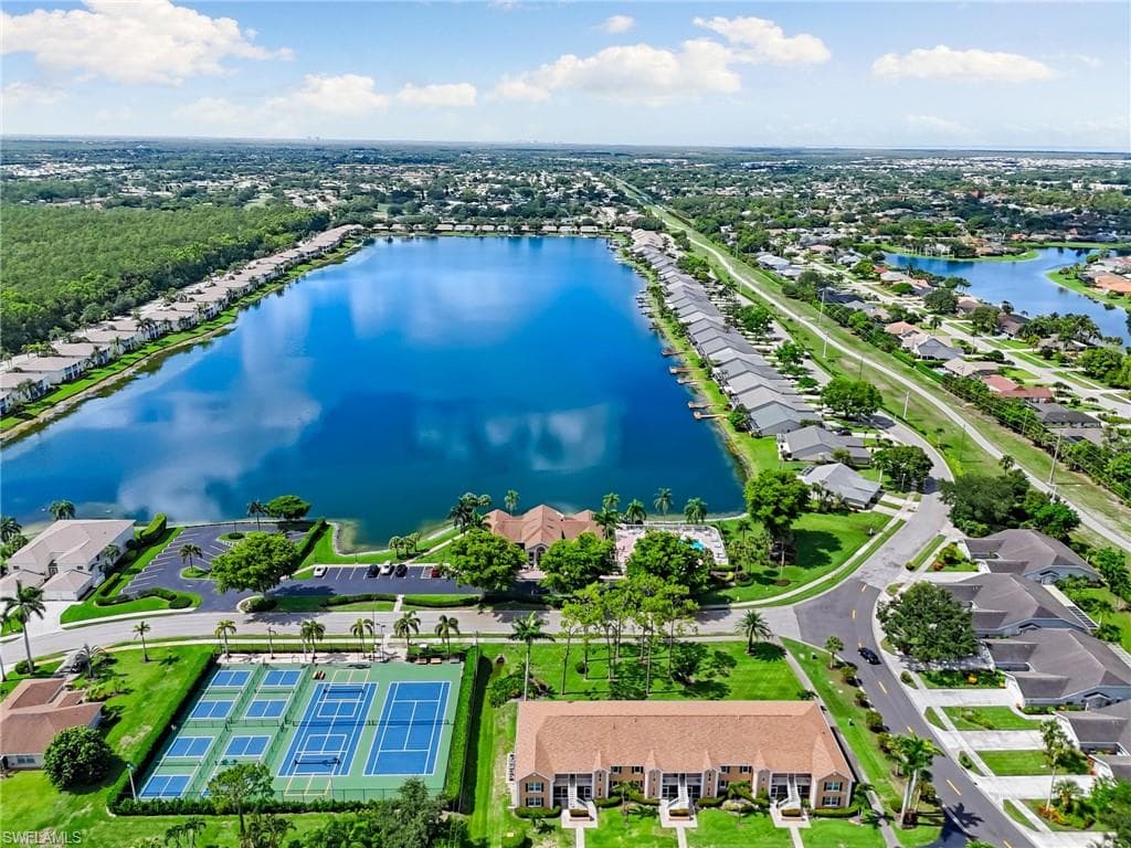 2052 Piccadilly Circus, Naples, FL 34112-28