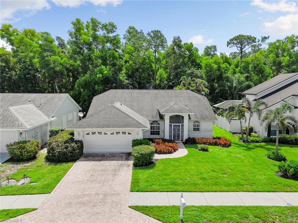 2052 Piccadilly Circus, Naples, FL 34112-35