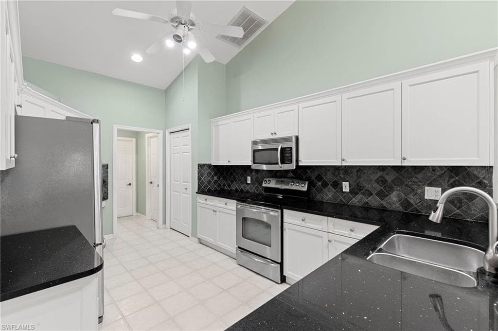 2052 Piccadilly Circus, Naples, FL 34112-8