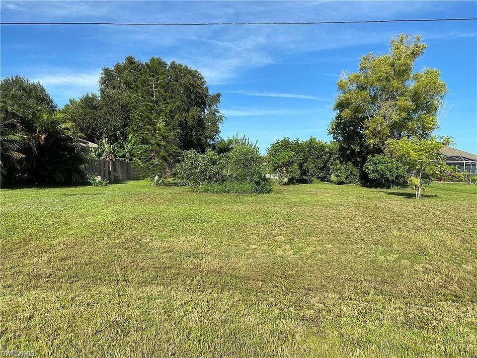 538 Diplomat Pkwy W, Cape Coral, FL 33993-2