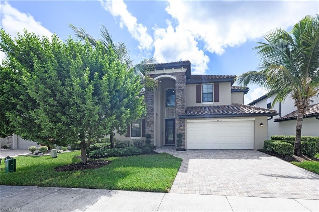 9425 Glenforest Dr, Naples, FL 34120-1