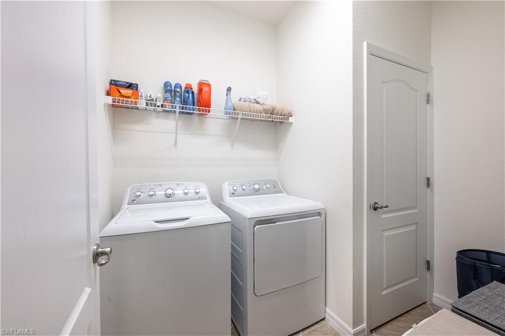 9425 Glenforest Dr, Naples, FL 34120-20