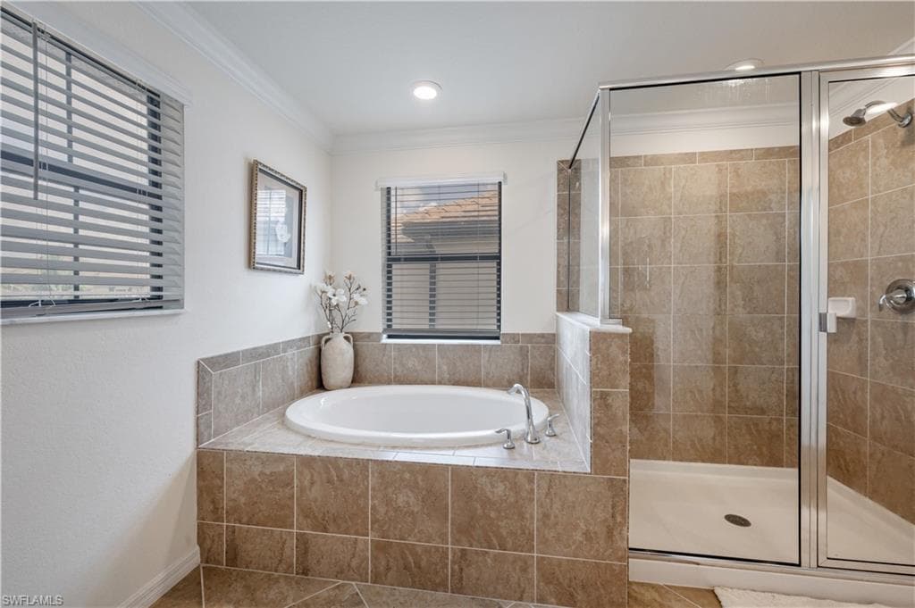 9425 Glenforest Dr, Naples, FL 34120-24