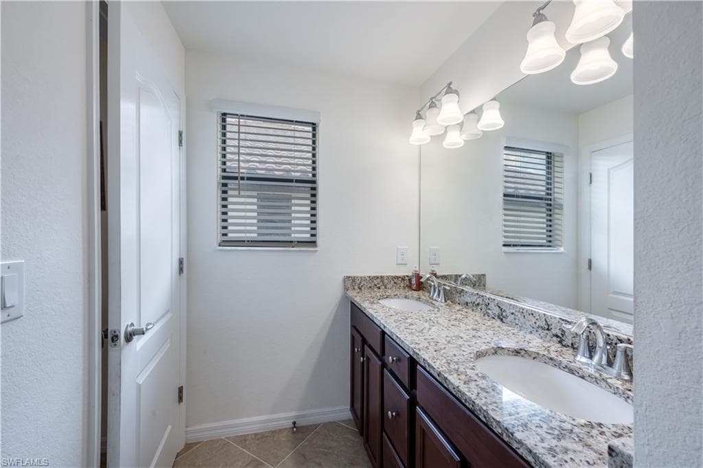 9425 Glenforest Dr, Naples, FL 34120-32