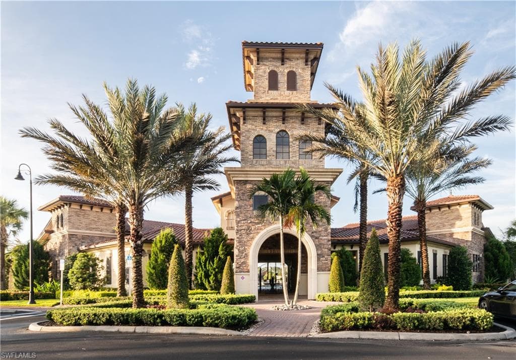 9425 Glenforest Dr, Naples, FL 34120-34