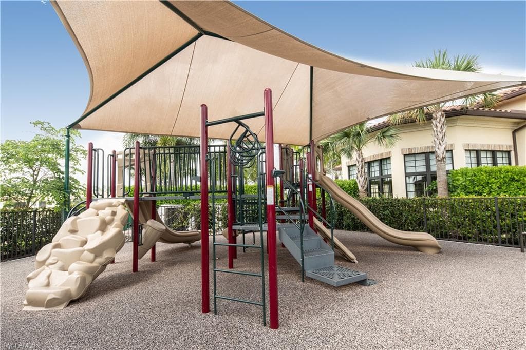 9425 Glenforest Dr, Naples, FL 34120-36
