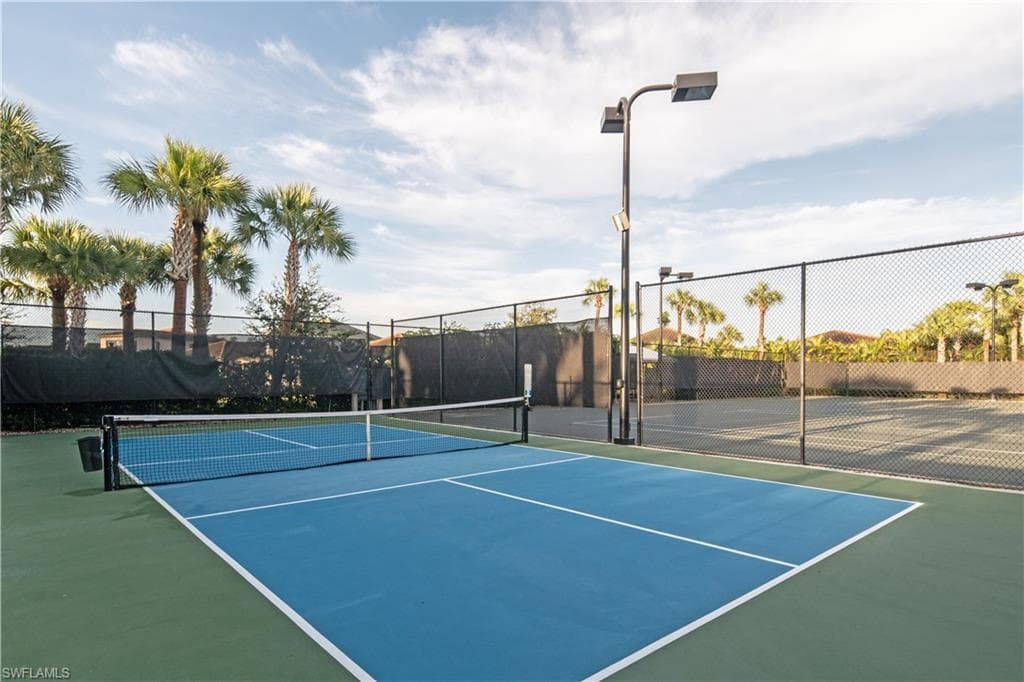 9425 Glenforest Dr, Naples, FL 34120-37