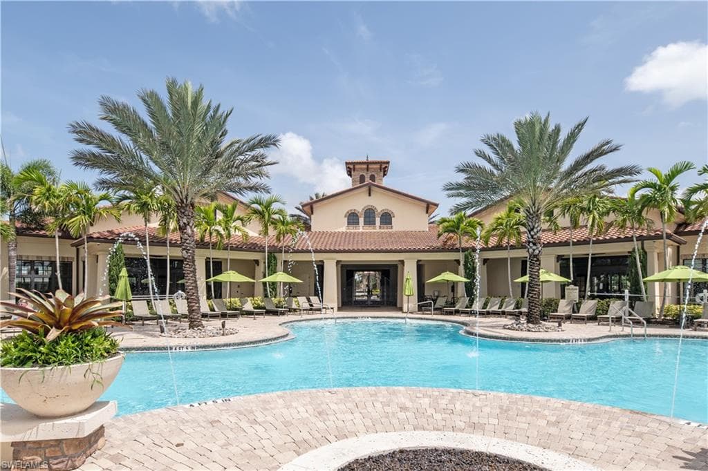 9425 Glenforest Dr, Naples, FL 34120-44