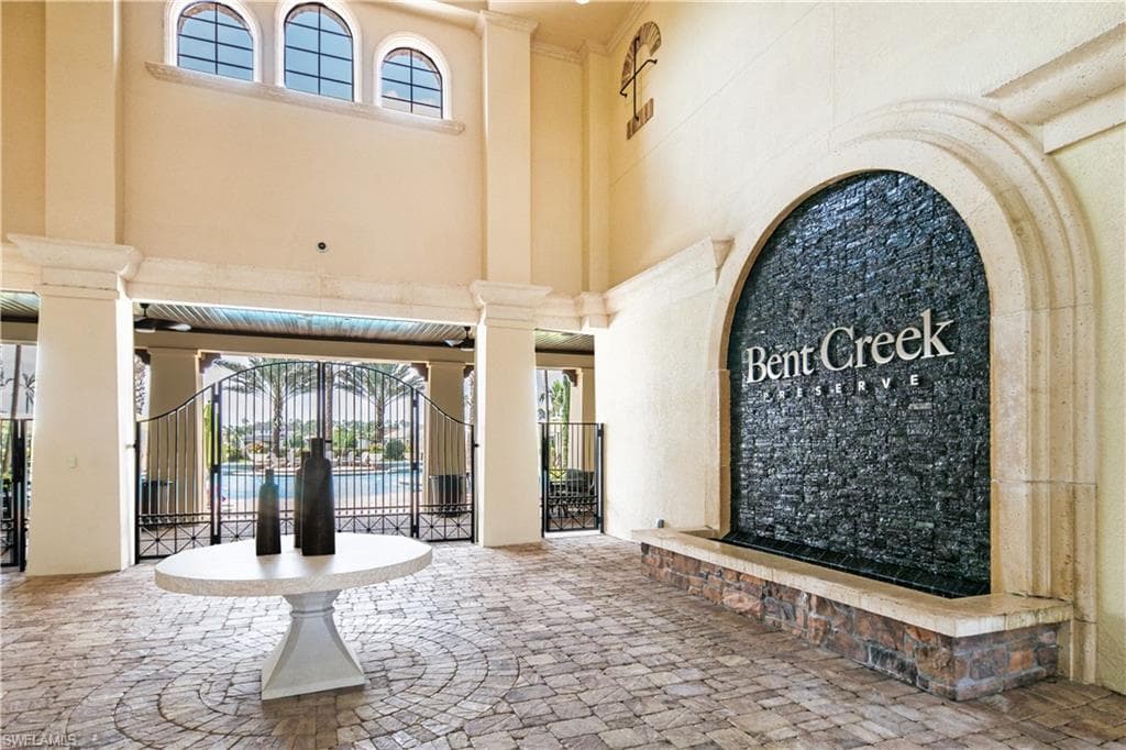 9425 Glenforest Dr, Naples, FL 34120-47