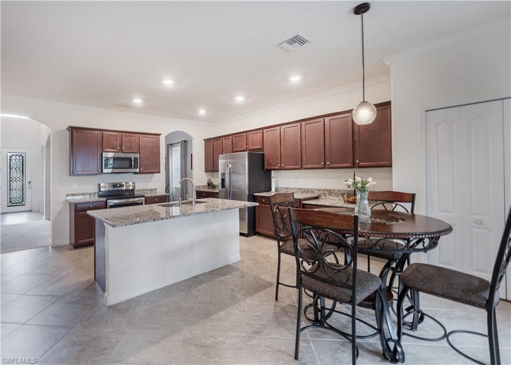 9425 Glenforest Dr, Naples, FL 34120-6