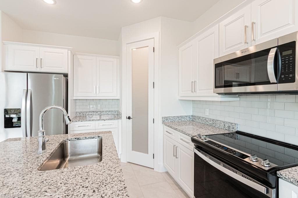 420 18th Pl, Cape Coral, FL 33993-23