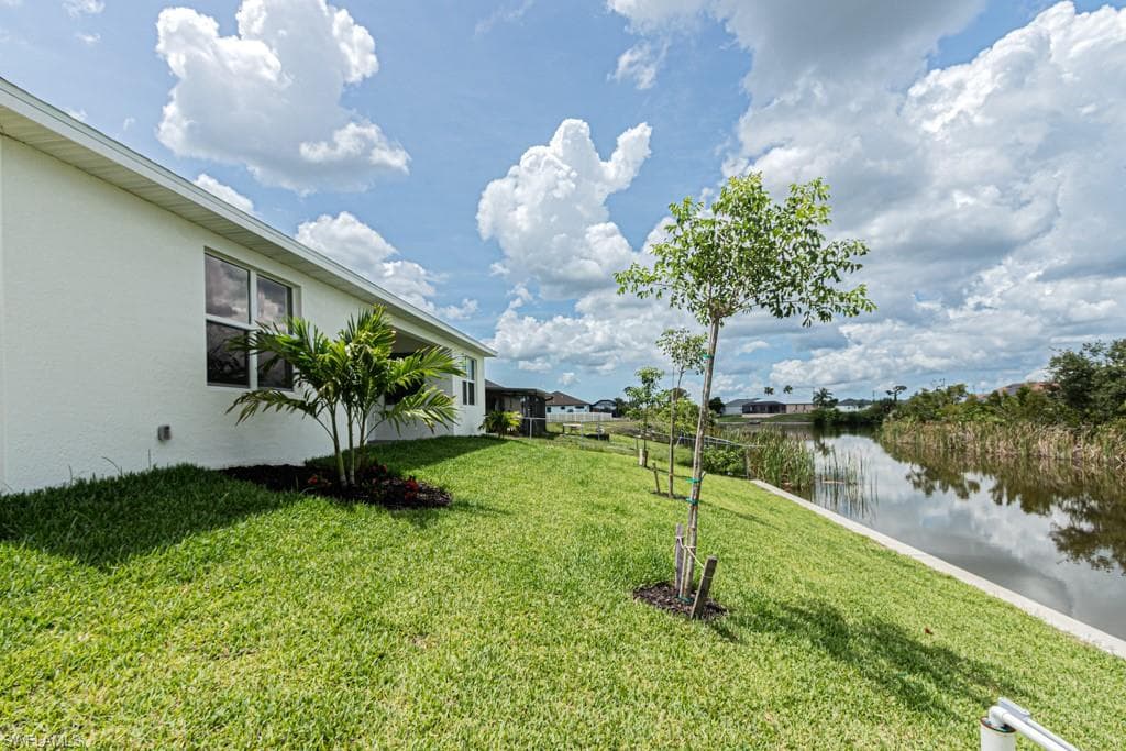 420 18th Pl, Cape Coral, FL 33993-8