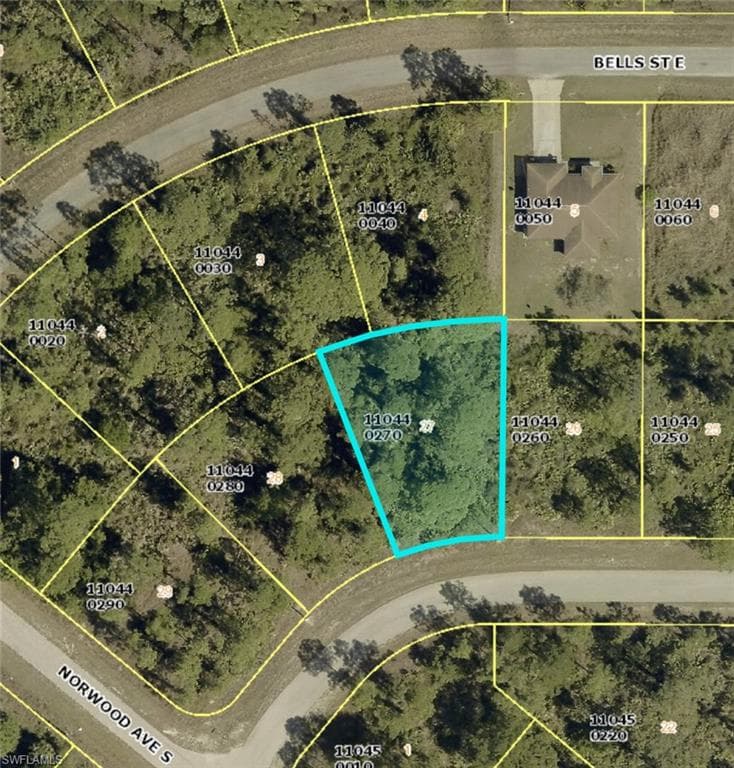 1037 Barnett St E, Lehigh Acres, FL 33974-1