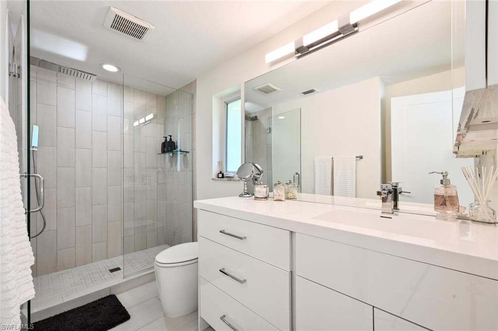 646 Park Shore Dr, Naples, FL 34103-16