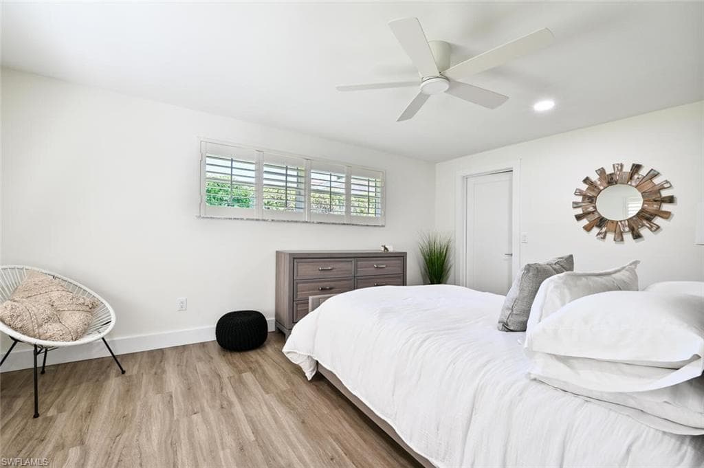 646 Park Shore Dr, Naples, FL 34103-17