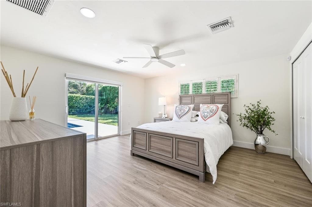 646 Park Shore Dr, Naples, FL 34103-27