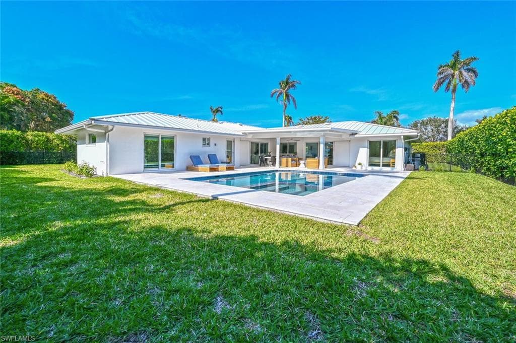 646 Park Shore Dr, Naples, FL 34103-3
