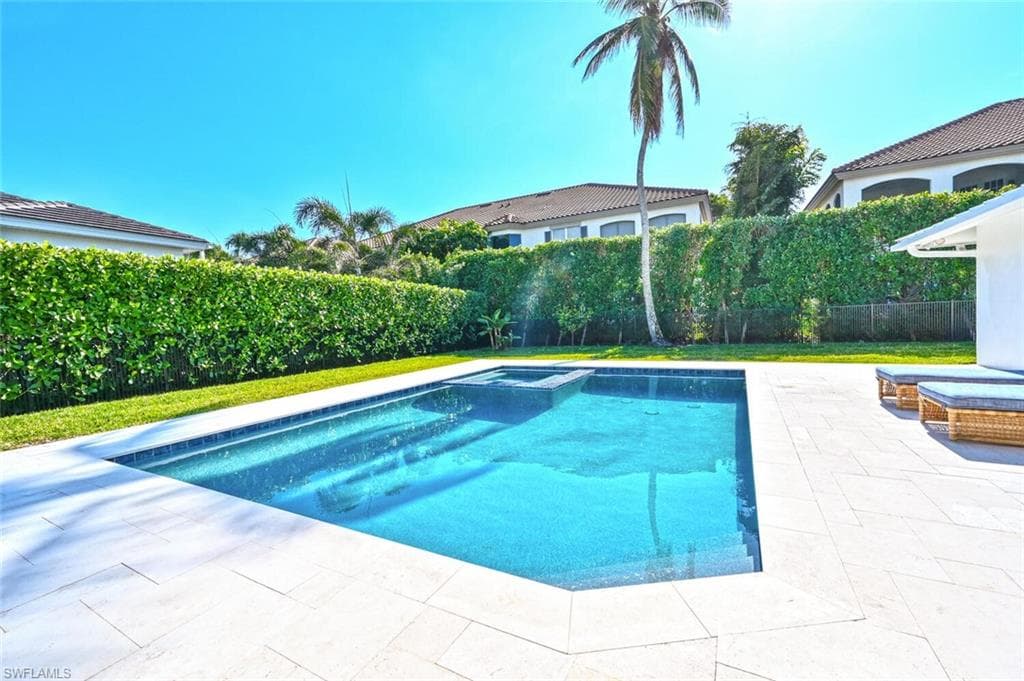 646 Park Shore Dr, Naples, FL 34103-4