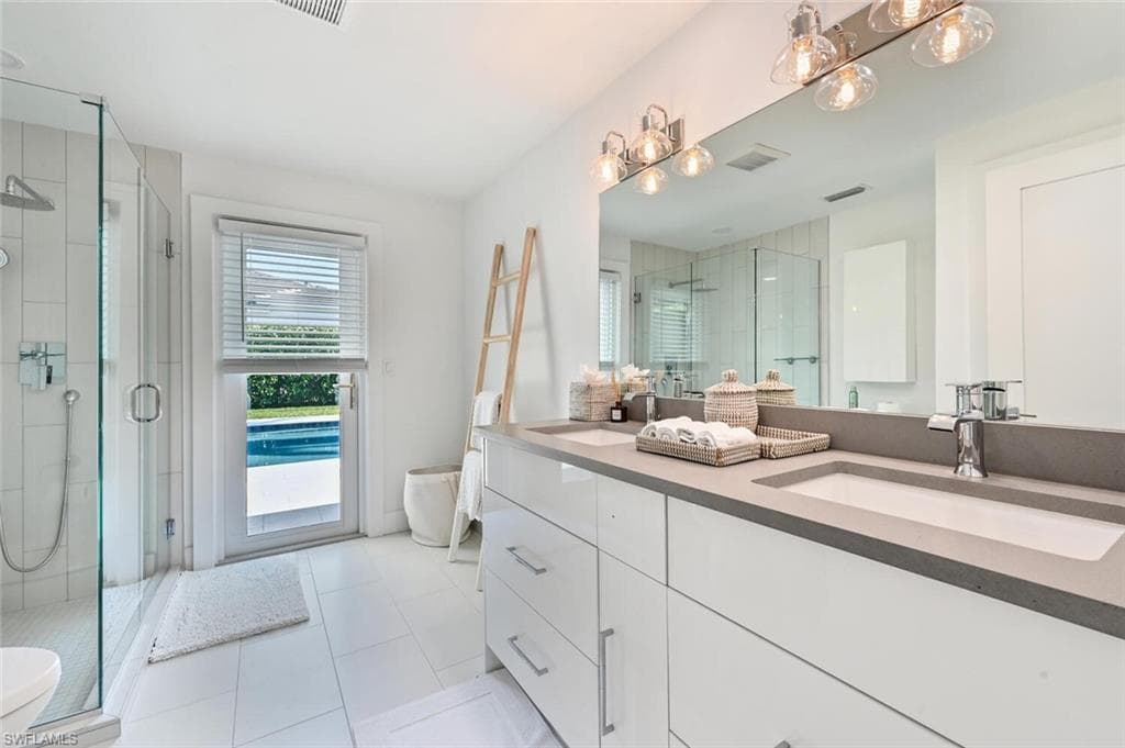 646 Park Shore Dr, Naples, FL 34103-8