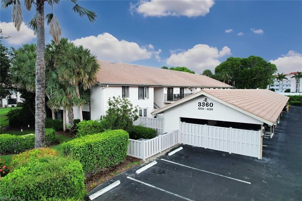 3360 10th St N 1210, Naples, FL 34103-25