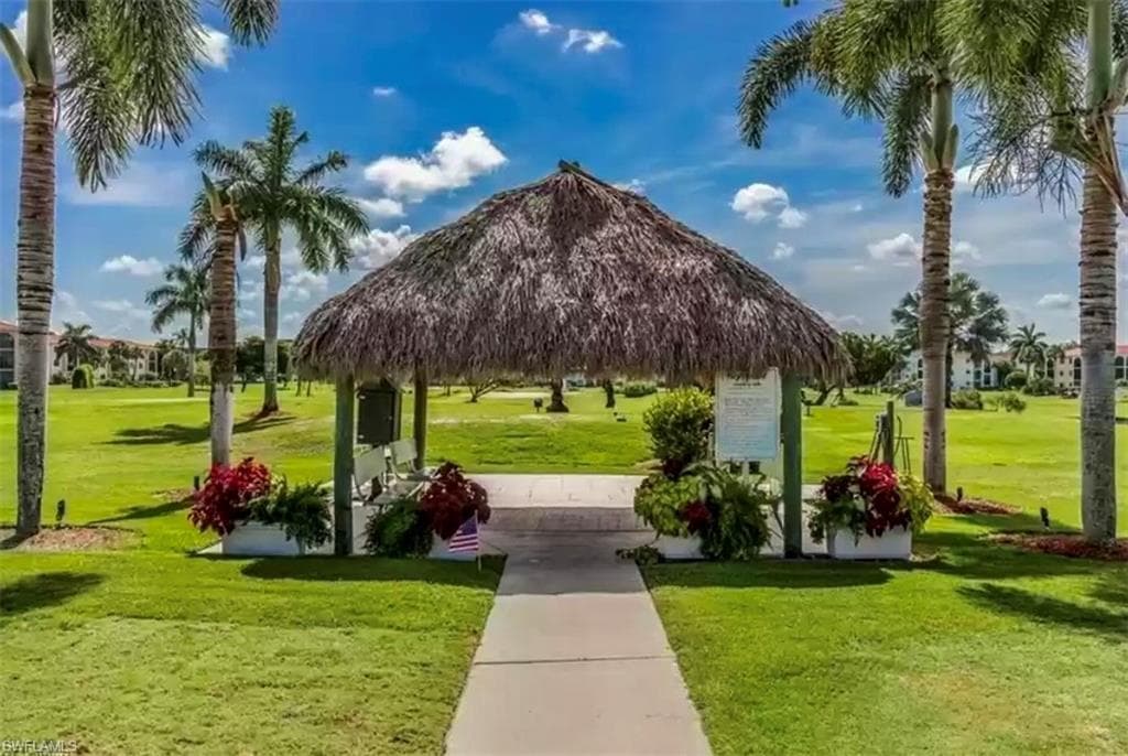 37 High Point Cir E 401, Naples, FL 34103-17