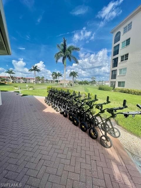 37 High Point Cir E 401, Naples, FL 34103-18