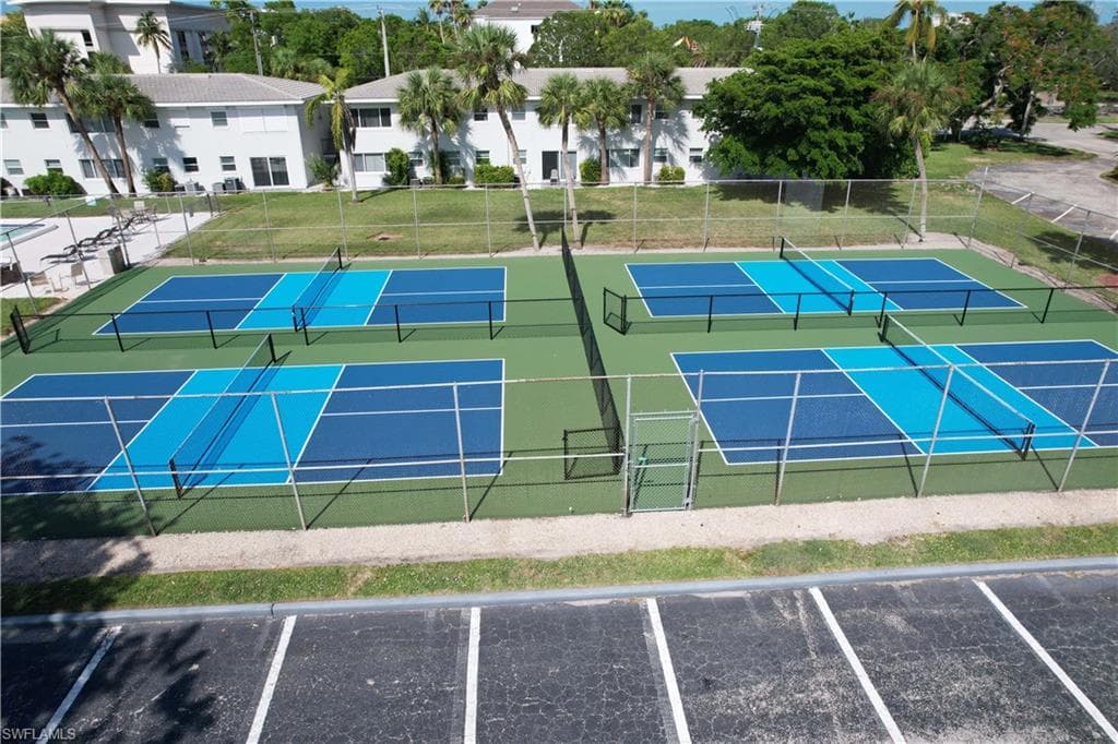 37 High Point Cir E 401, Naples, FL 34103-20