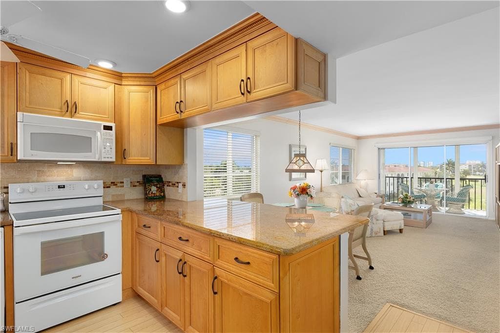 37 High Point Cir E 401, Naples, FL 34103-23