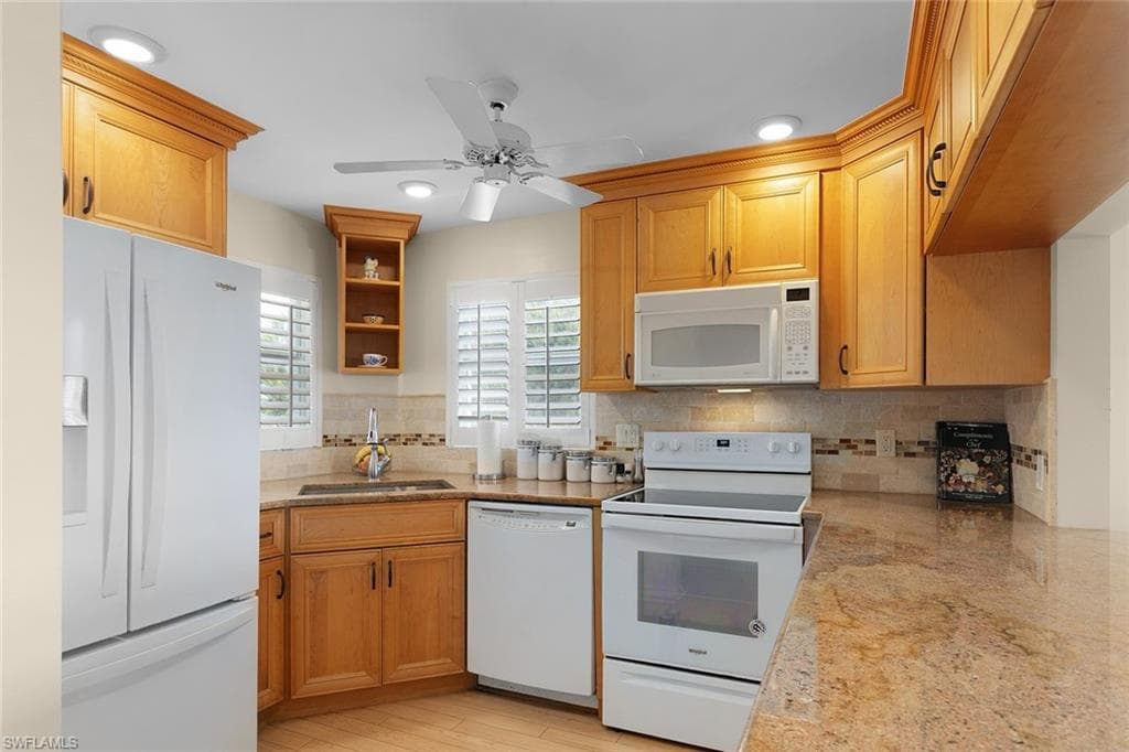 37 High Point Cir E 401, Naples, FL 34103-24