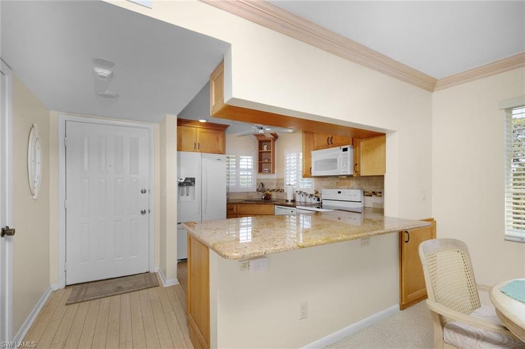 37 High Point Cir E 401, Naples, FL 34103-26