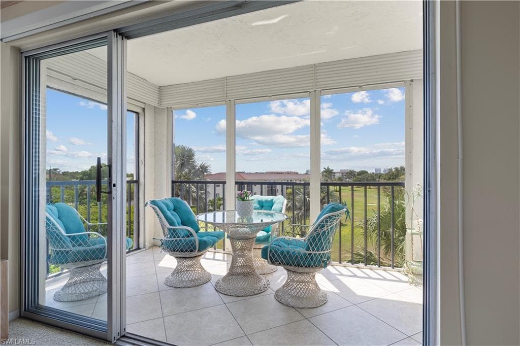 37 High Point Cir E 401, Naples, FL 34103-28