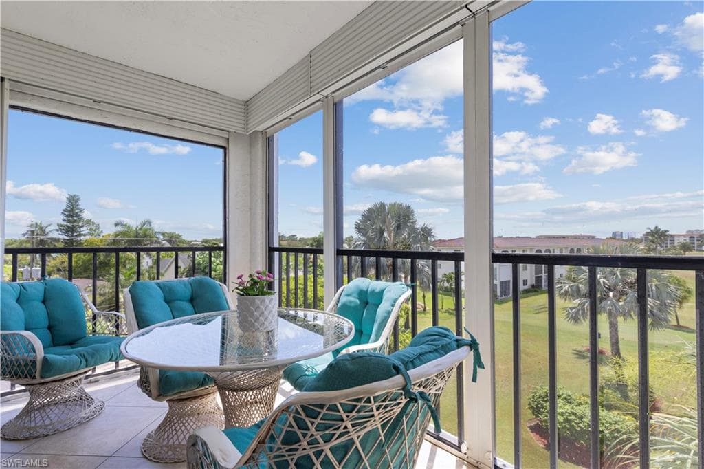 37 High Point Cir E 401, Naples, FL 34103-29