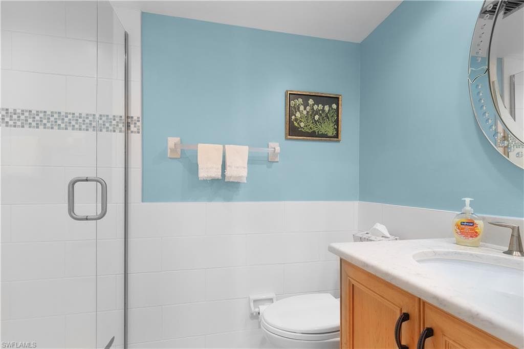 37 High Point Cir E 401, Naples, FL 34103-35