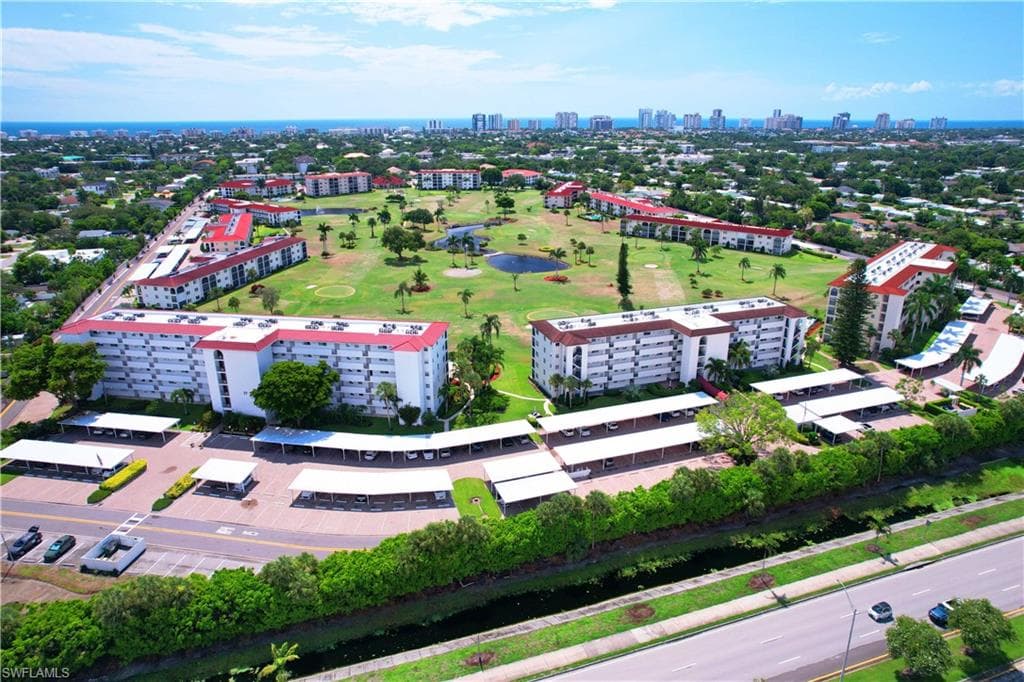 37 High Point Cir E 401, Naples, FL 34103-3