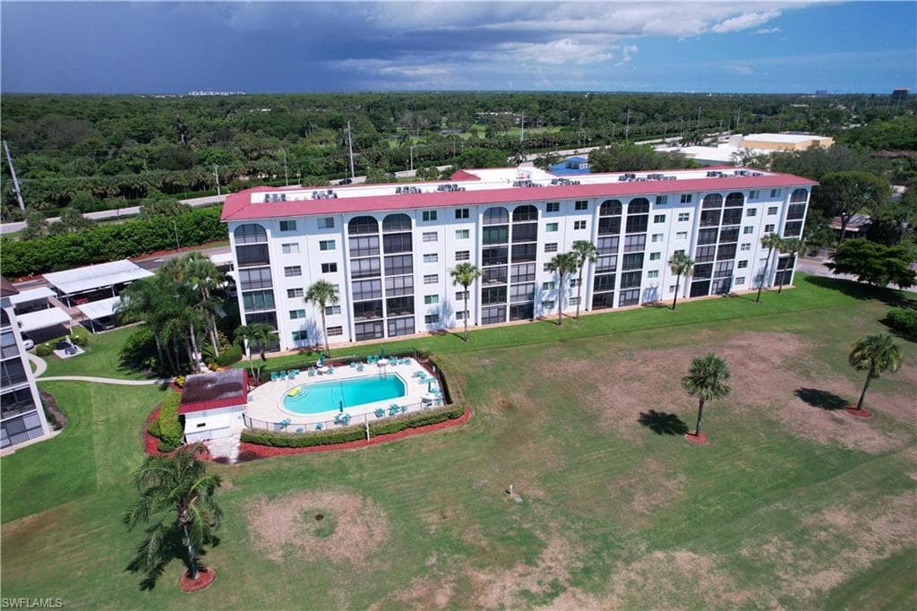 37 High Point Cir E 401, Naples, FL 34103-4
