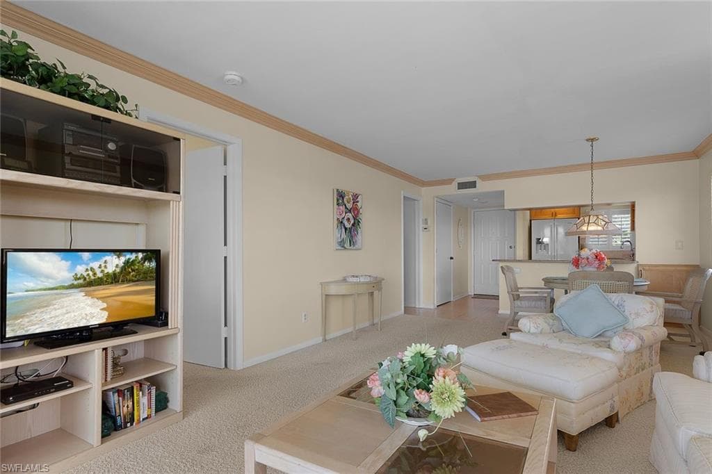 37 High Point Cir E 401, Naples, FL 34103-7