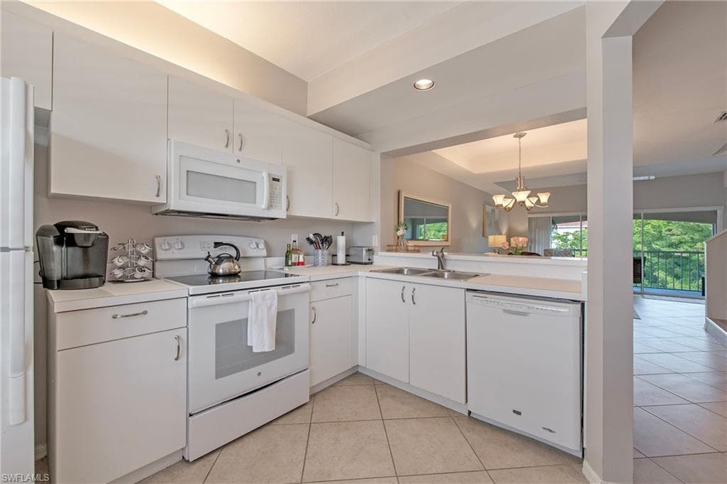 992 Woodshire Ln D309, Naples, FL 34105-9