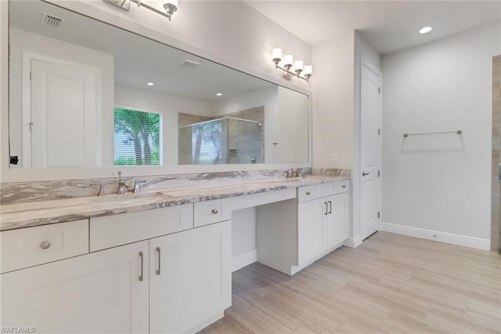 8913 Redonda Dr, Naples, FL 34114-21
