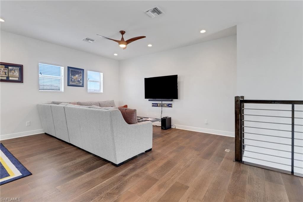 8913 Redonda Dr, Naples, FL 34114-24