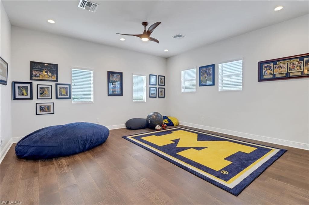 8913 Redonda Dr, Naples, FL 34114-26