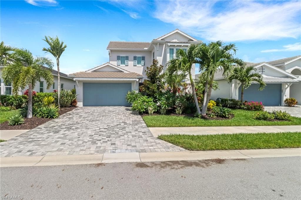 8913 Redonda Dr, Naples, FL 34114-1