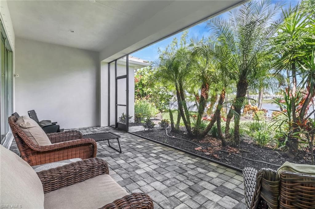 8913 Redonda Dr, Naples, FL 34114-33
