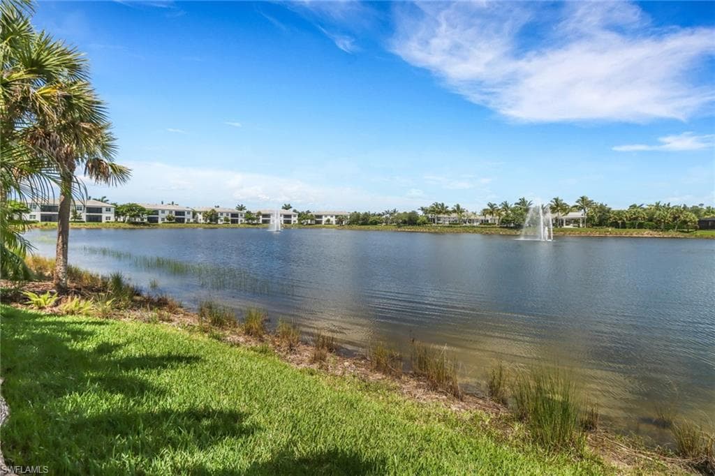 8913 Redonda Dr, Naples, FL 34114-34