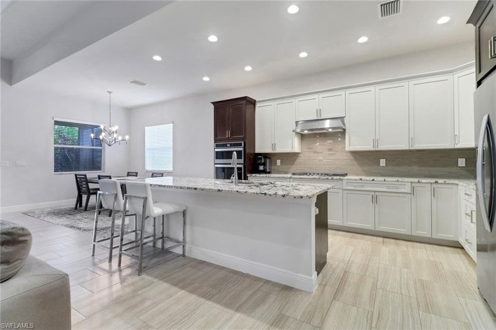 8913 Redonda Dr, Naples, FL 34114-4