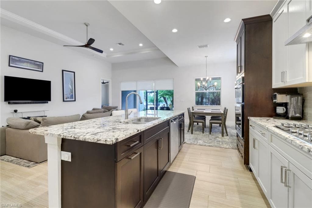 8913 Redonda Dr, Naples, FL 34114-5